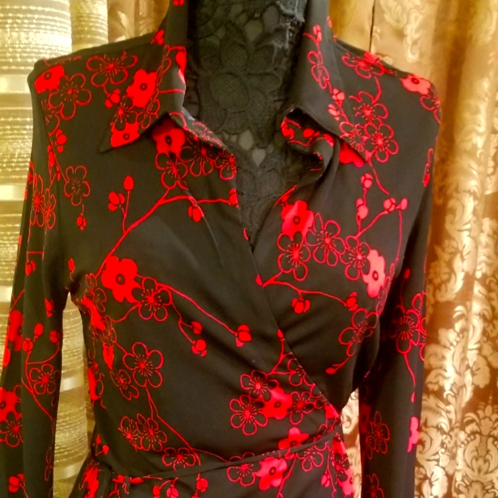 Previously loved Mossimo wrap top